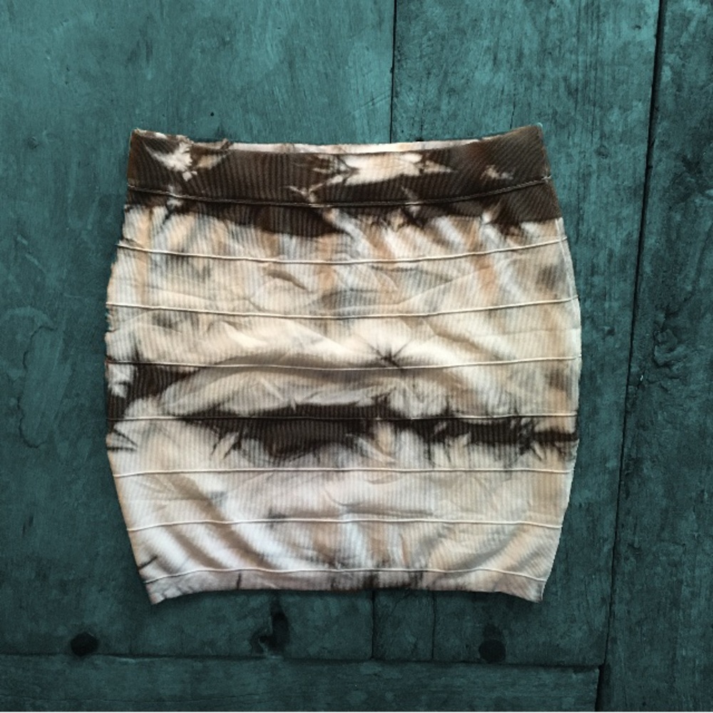Bebe Kardashians Marble Tie-Dye Bandage Mini Skirt